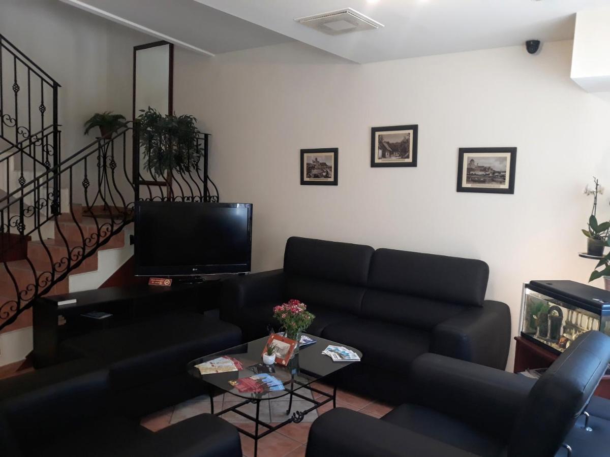 Decsi Vendeghaz Hotel Esztergom Bagian luar foto
